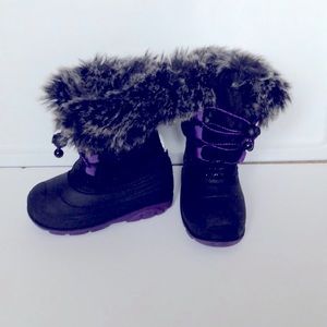 Snow boots